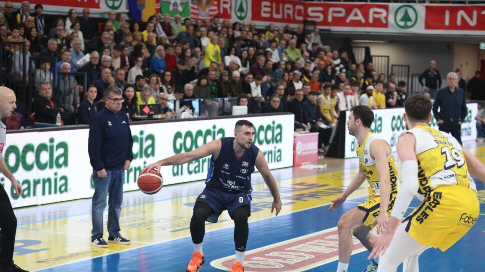 Avanti metà gara, la Mascio Bergamo perde al fotofinish a Cividale: 85-83